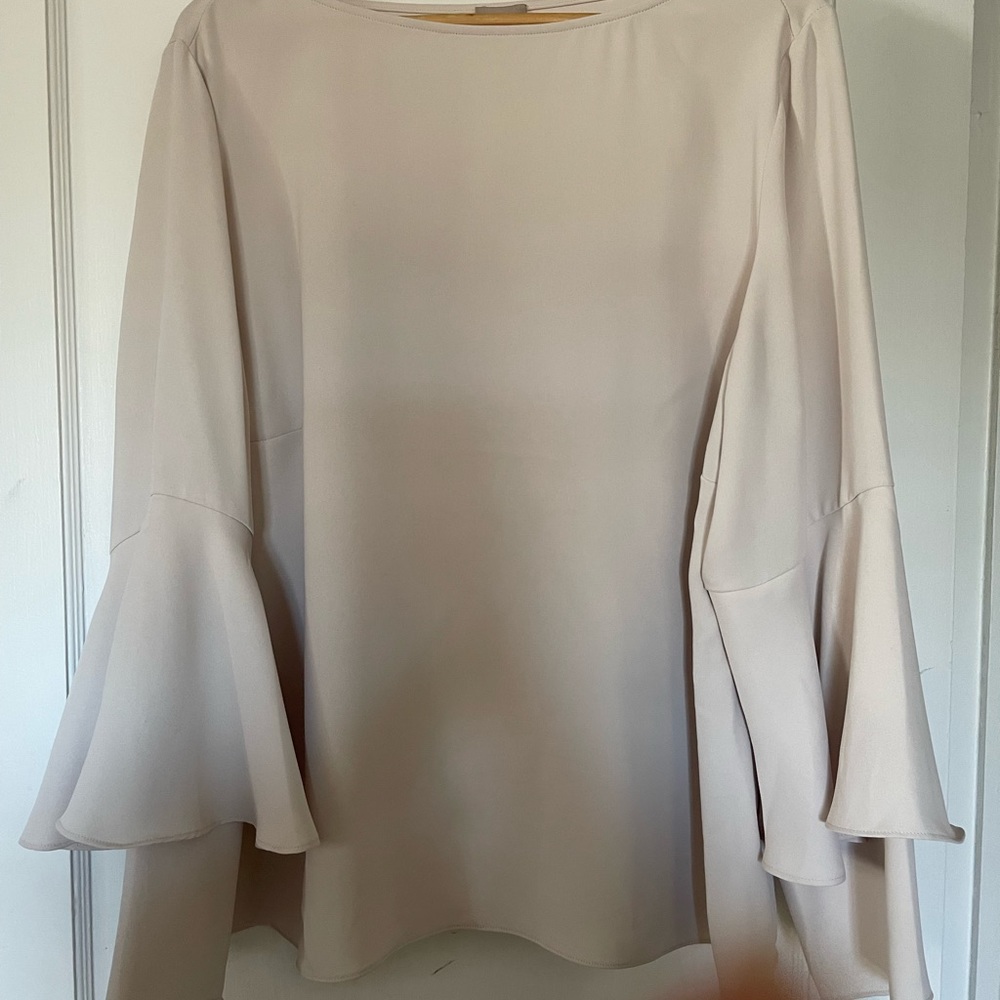 Elegant Neutral Chicos top